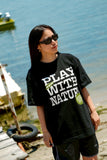 deps PLAY WITH NATURE TEE【BLACK】
