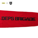 DEPS BRIGADE SHIELD LOGO L/S TEE【RED/BLACK】